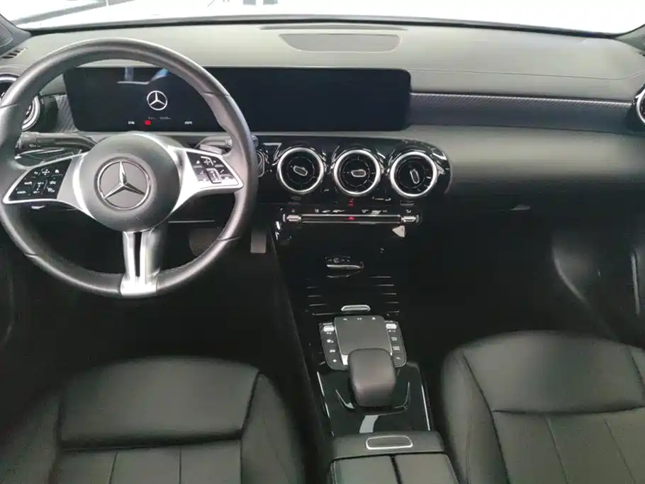 Mercedes-Benz A-Class 2024 — фото 12