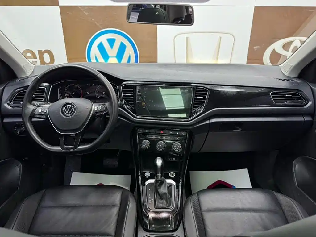 Volkswagen T-Roc 2023 — фото 9