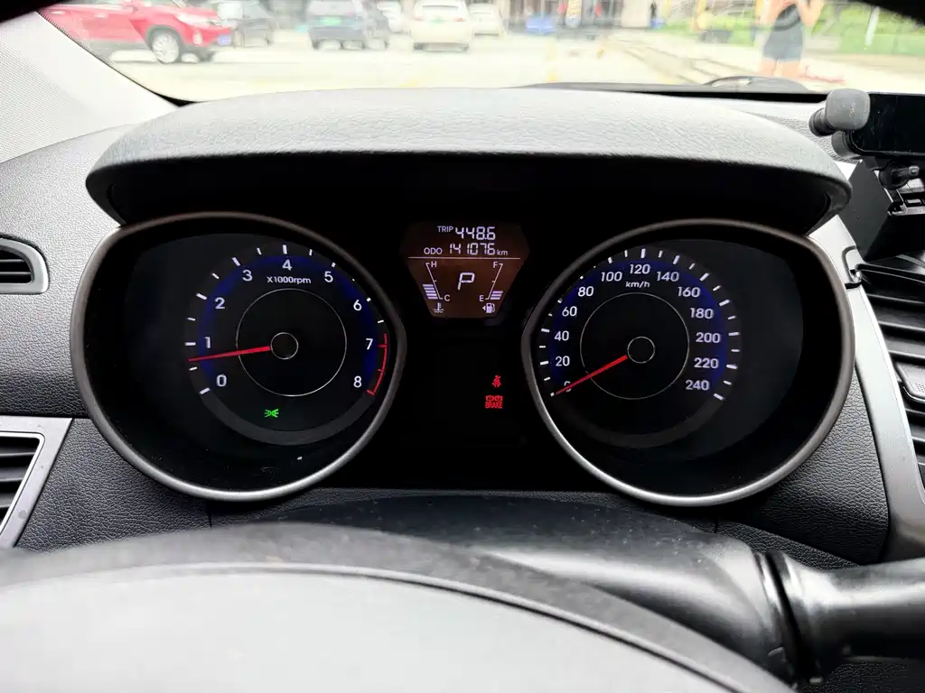 Hyundai Elantra Langdong 2015 — фото 13