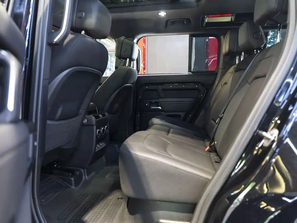 Land Rover Defender 2025 — фото 27