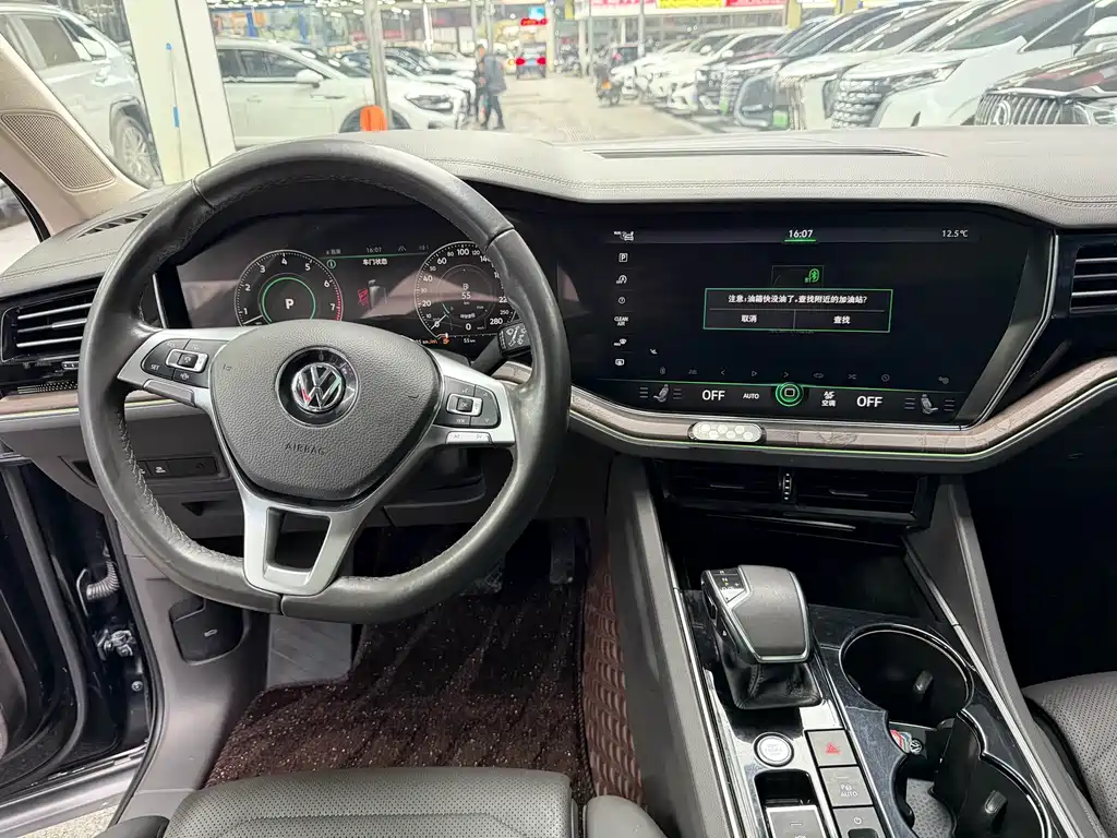 Volkswagen Touareg 2020 — фото 13