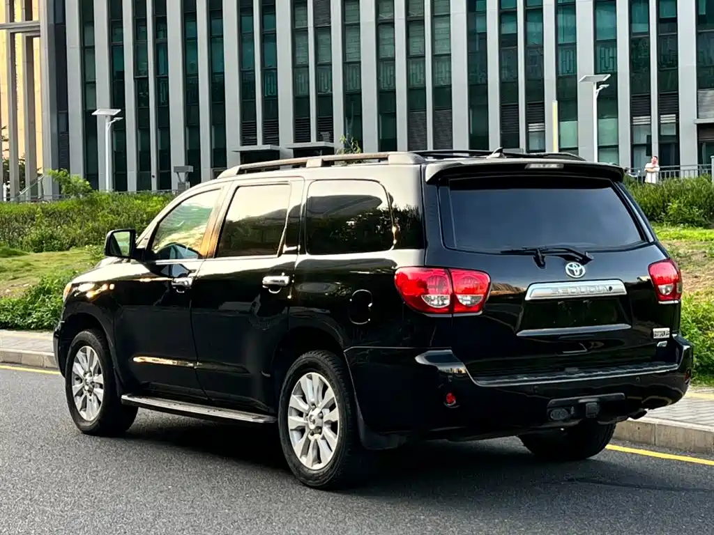 Toyota Sequoia 2014 — фото 15