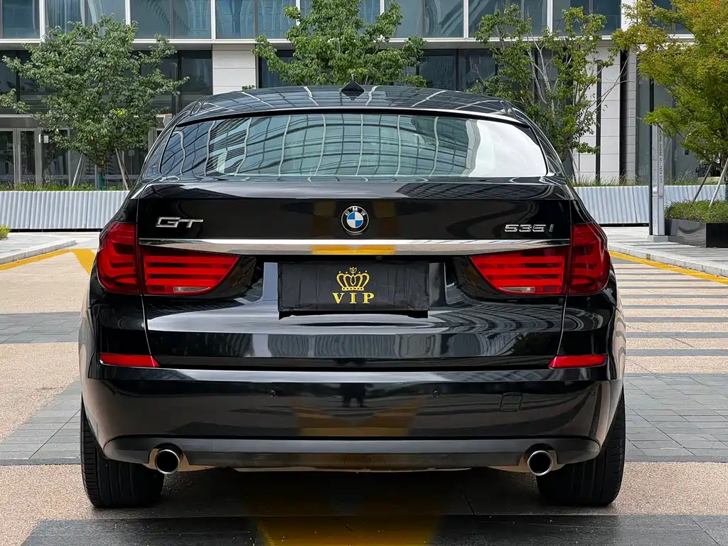 BMW 5 Series GT 2011 — фото 34
