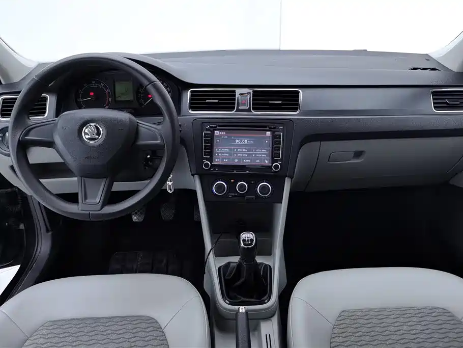 Skoda Rapid 2016 — фото 12