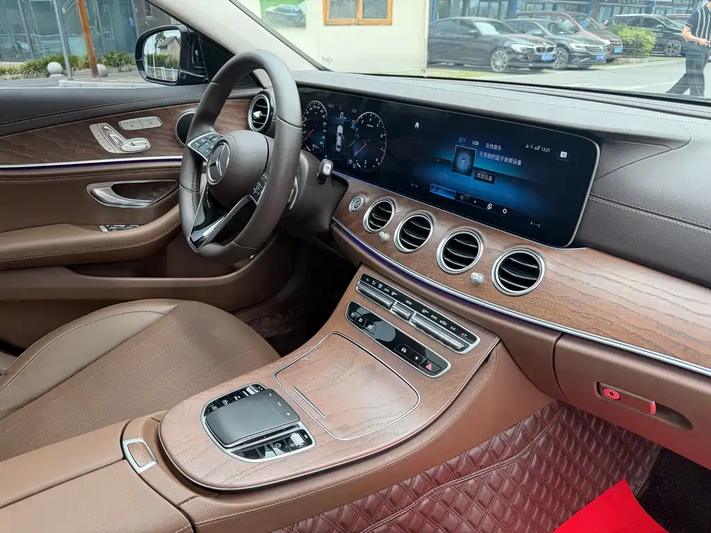 Mercedes-Benz E-Class 2023 — фото 10