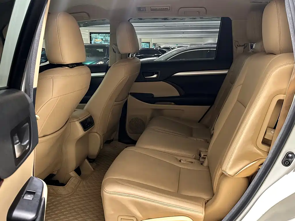 Toyota Highlander 2016 — фото 10