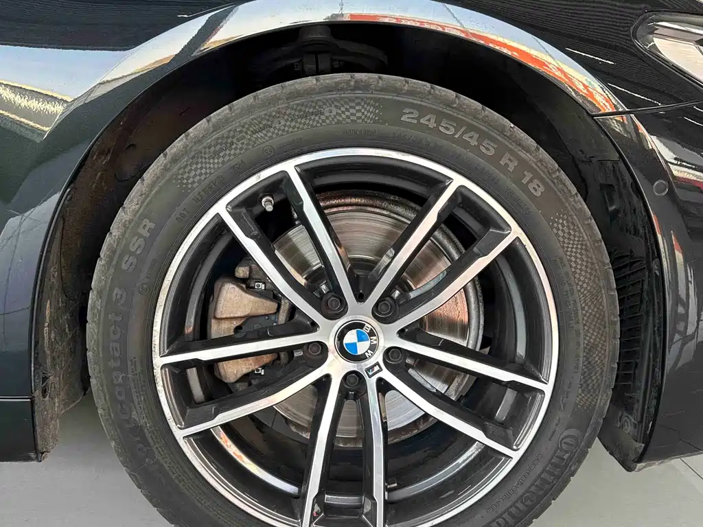 BMW 5 Series 2021 — фото 19