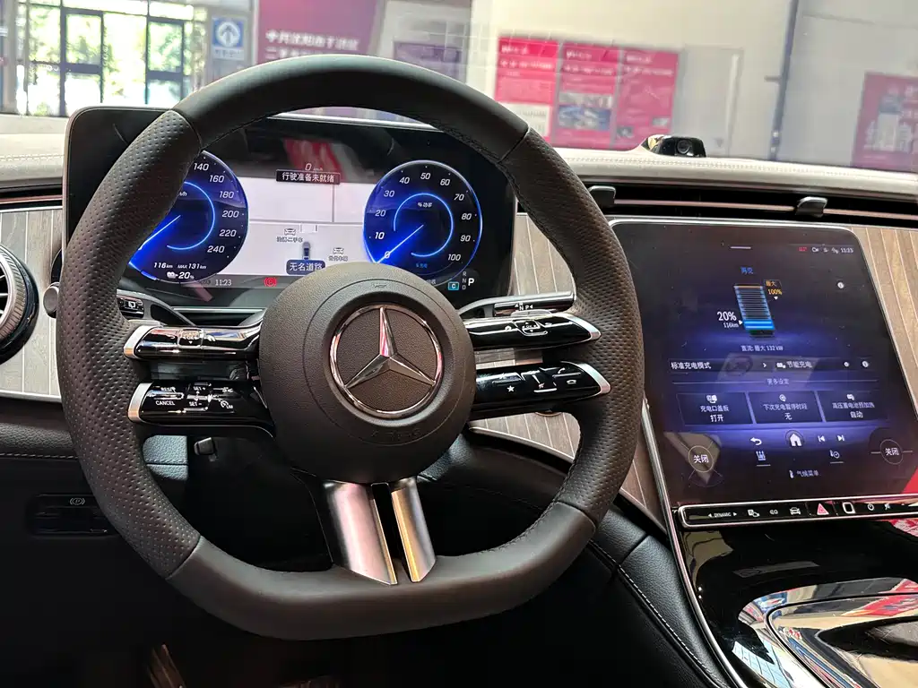 Mercedes-Benz EQE SUV 2023 — фото 19