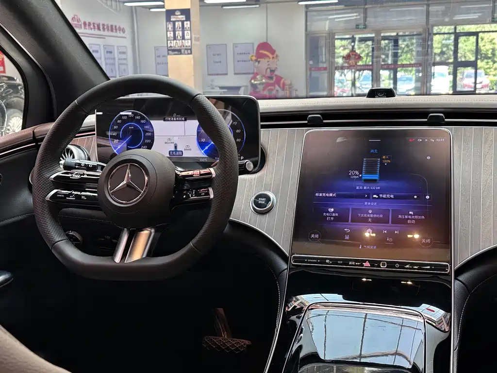 Mercedes-Benz EQE SUV 2023 — фото 22