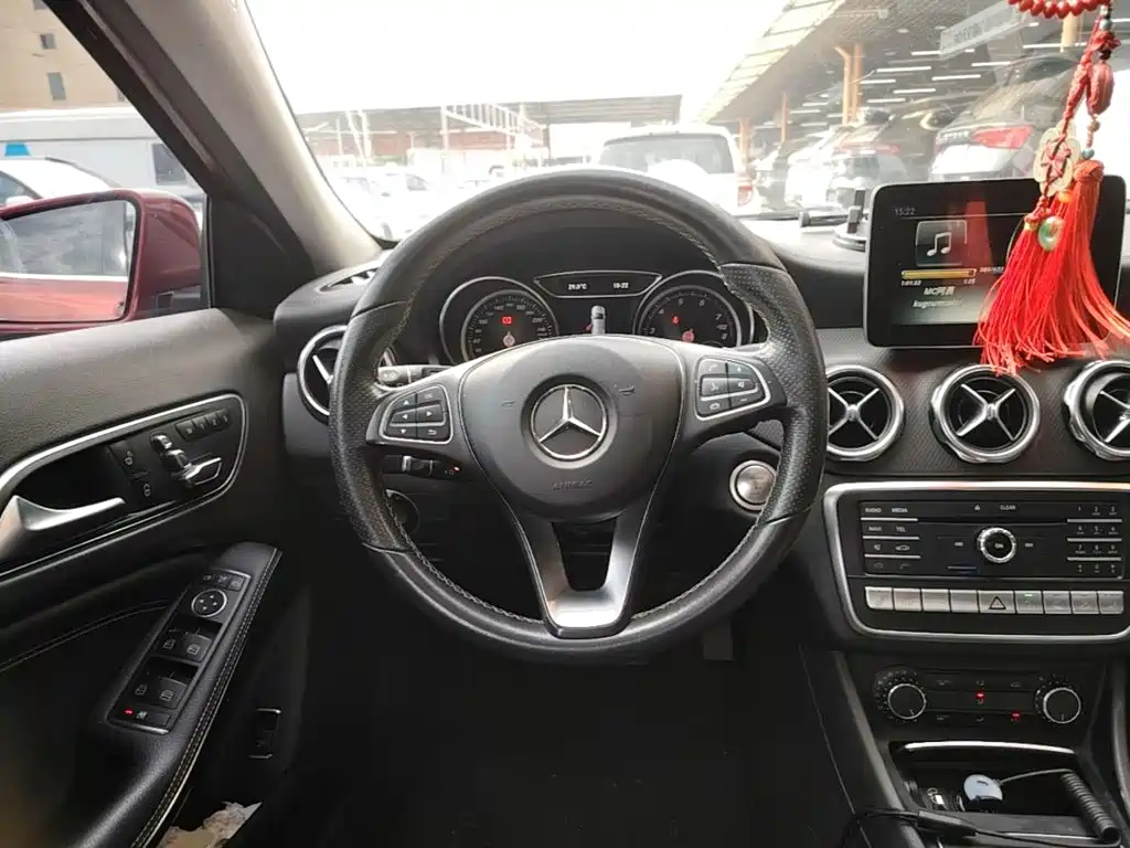 Mercedes-Benz GLA 2017 — фото 11