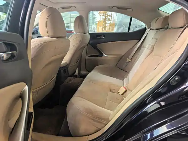 Lexus IS 2011