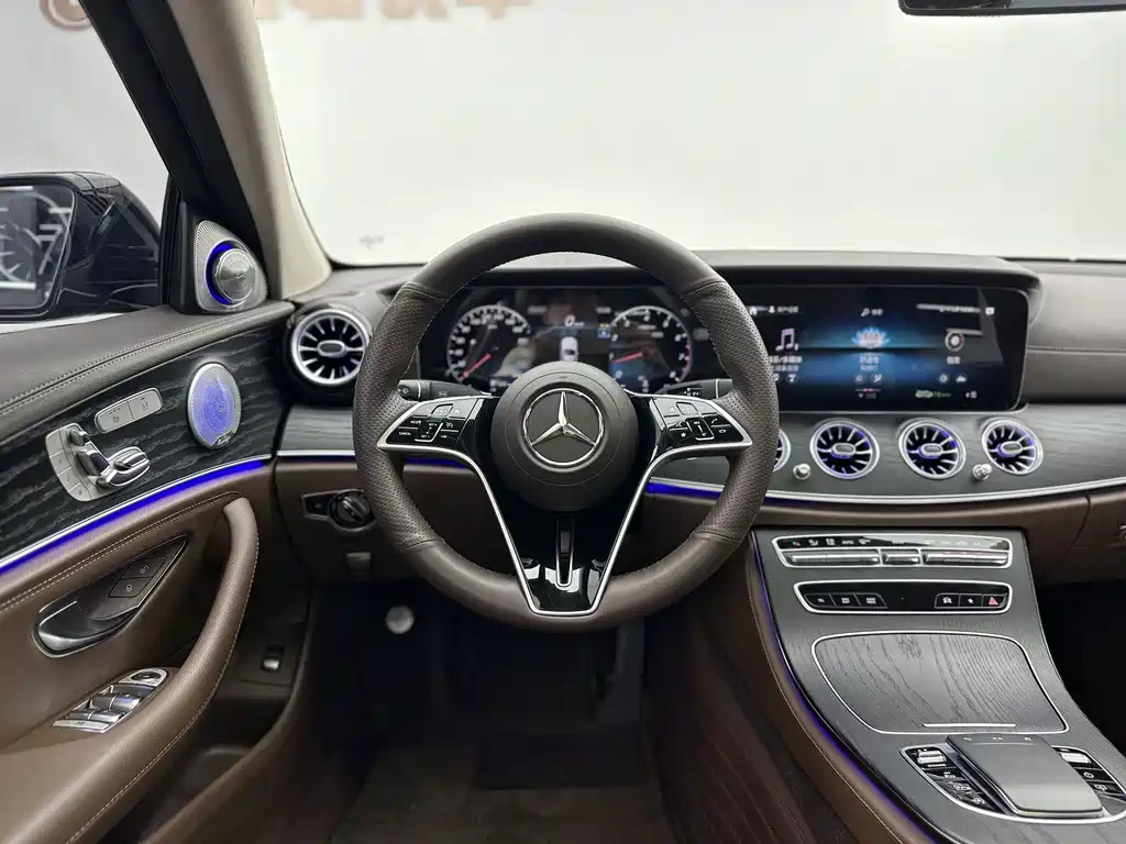 Mercedes-Benz E-Class 2023 — фото 12