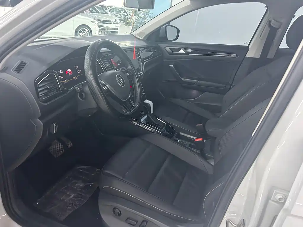 Volkswagen T-Roc 2023
