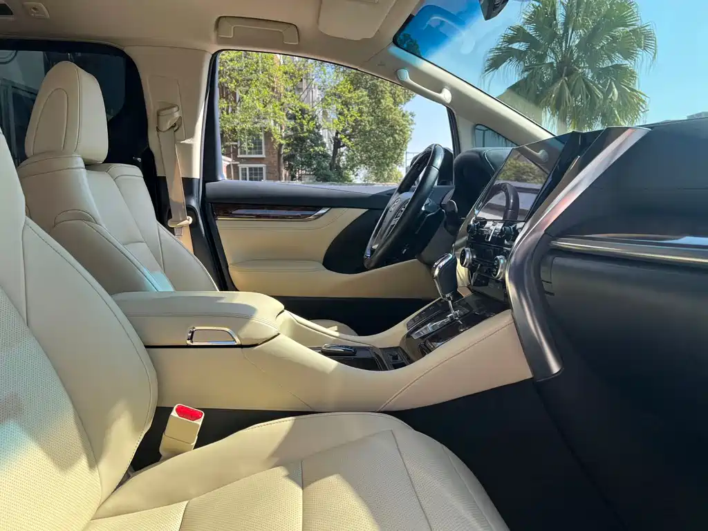Toyota Alphard 2022 — фото 11