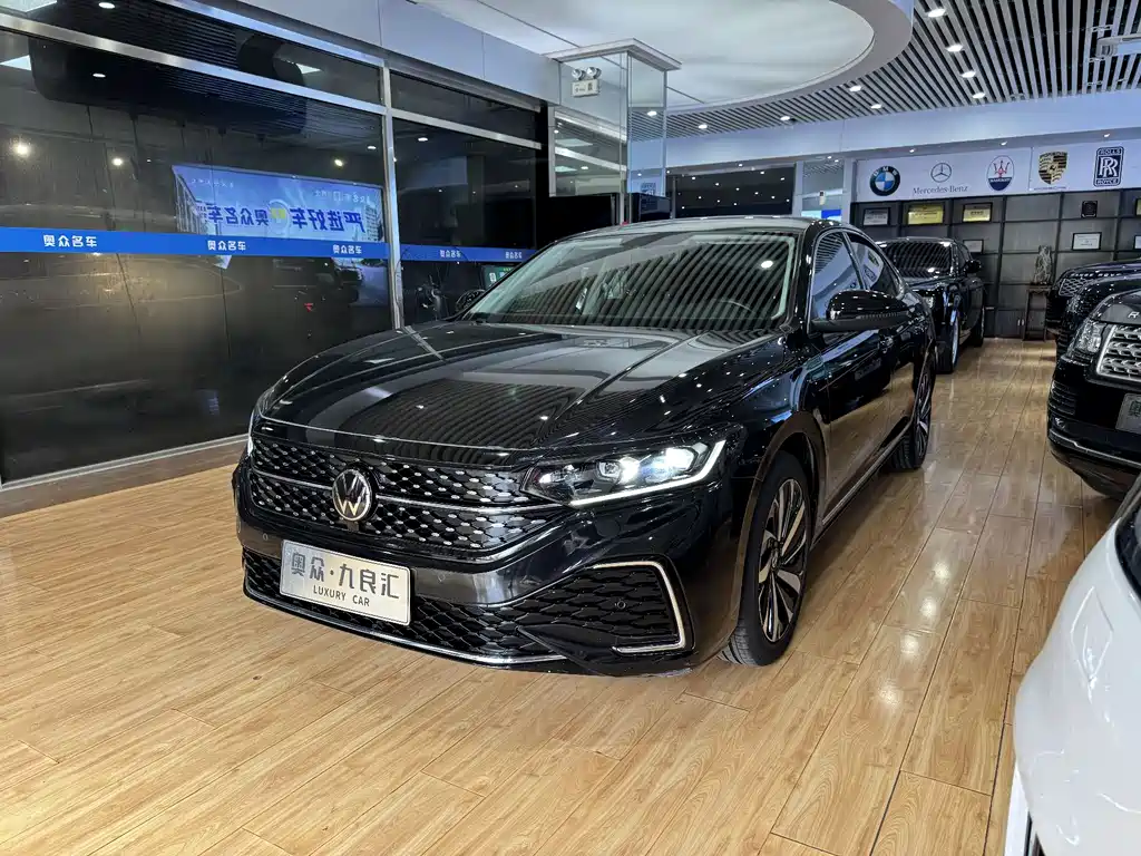 Volkswagen Passat 2023