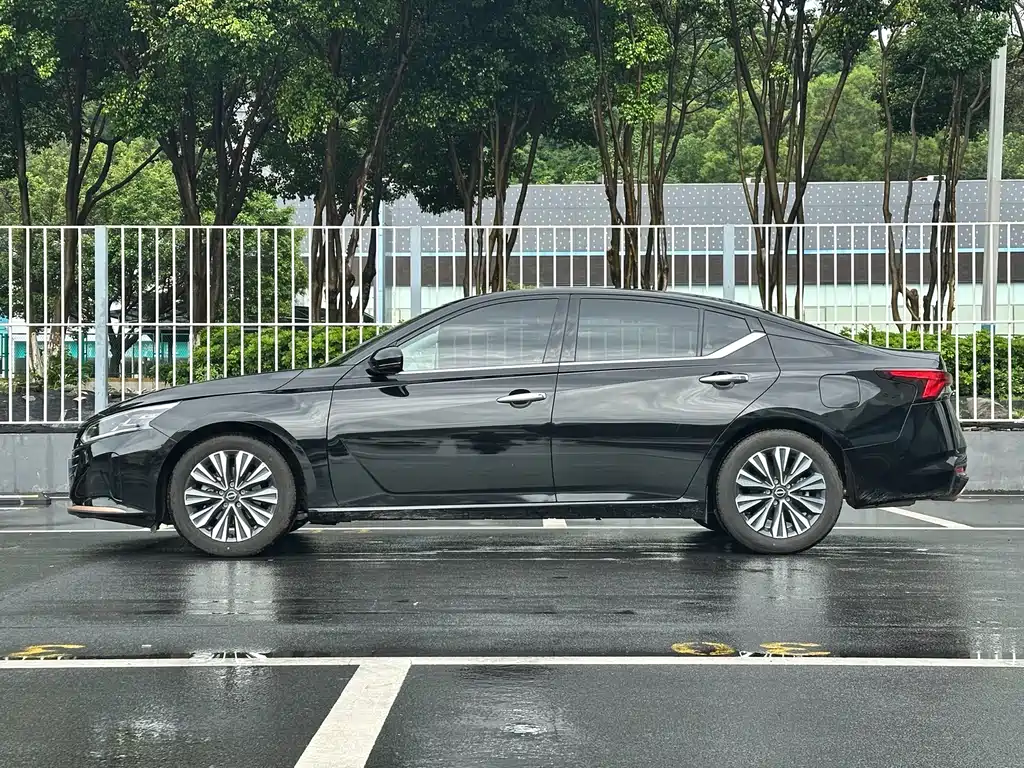 Nissan Teana 2024