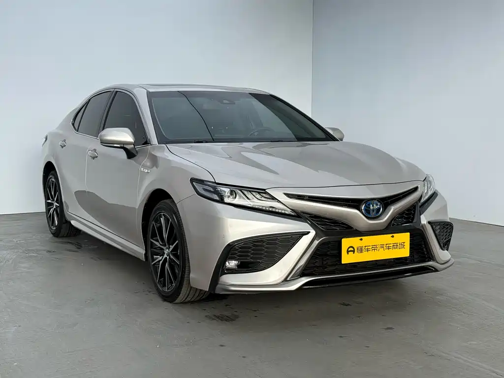 Toyota Camry 2022 — фото 3