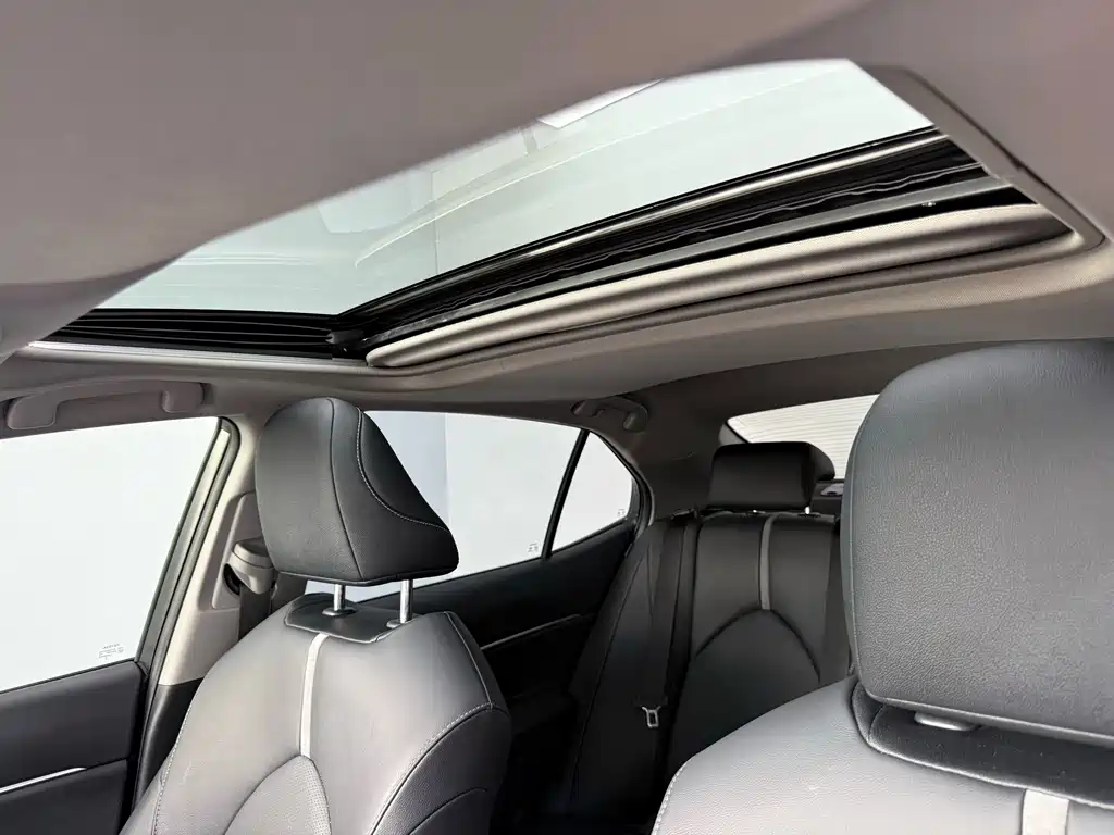 Toyota Camry 2022 — фото 16