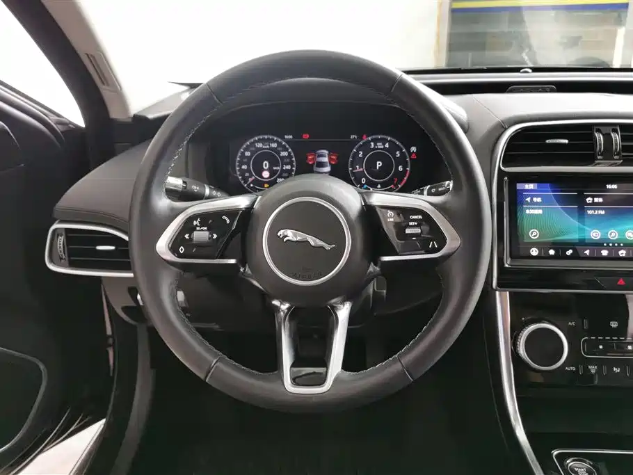 Jaguar XEL 2021 — фото 15