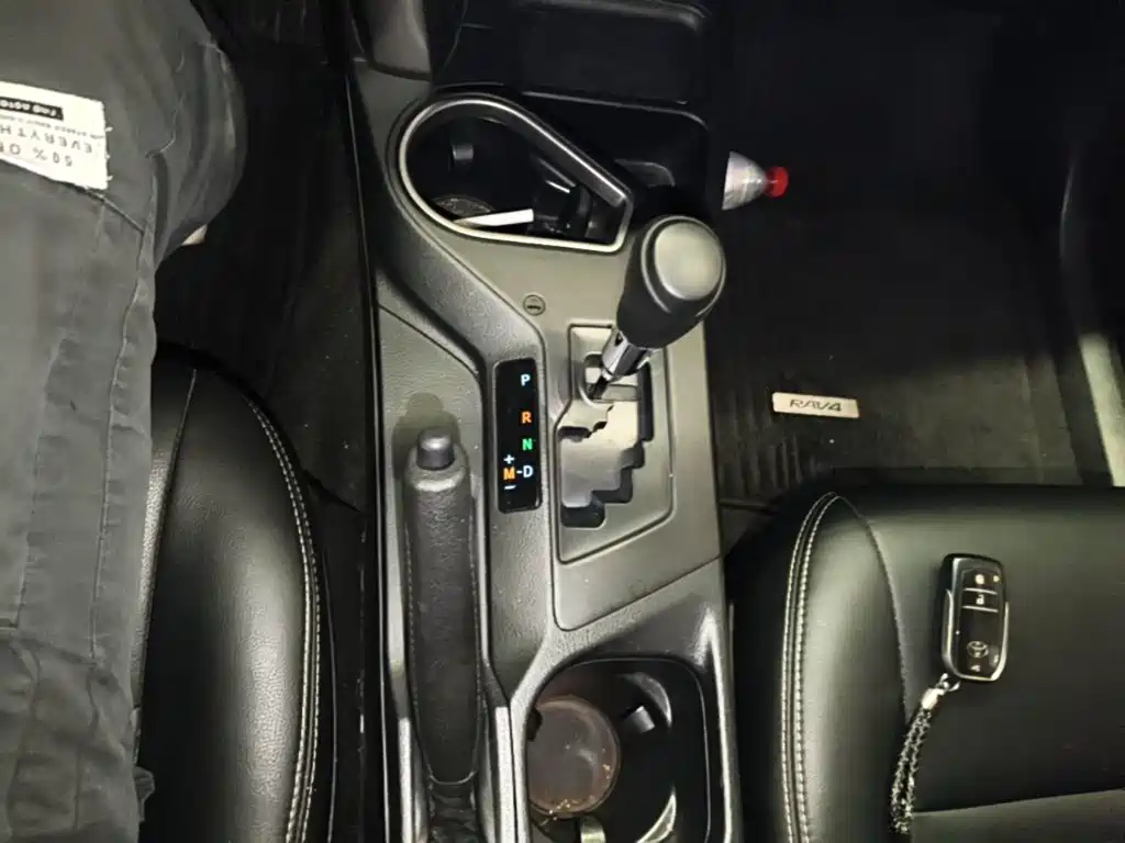 Toyota RAV4 2017 — фото 14