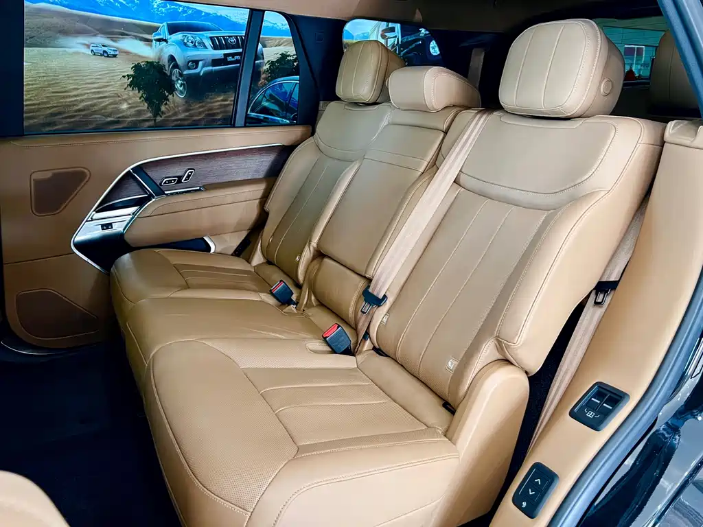 Land Rover Range Rover 2023 — фото 11