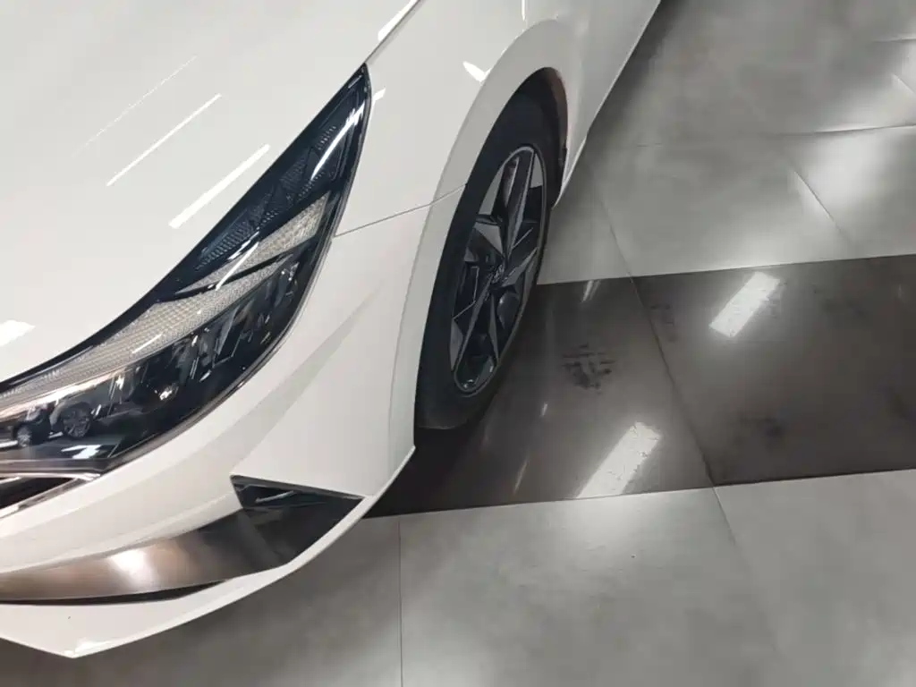 Hyundai Elantra 2023 — фото 23
