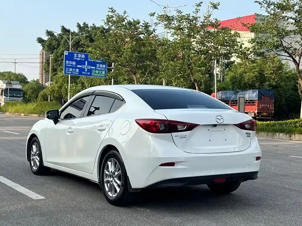 Mazda 3 Axela 2016