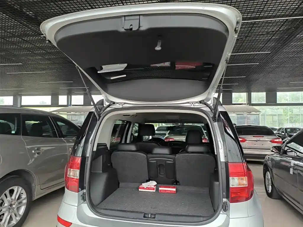 Skoda Yeti 2015 — фото 19
