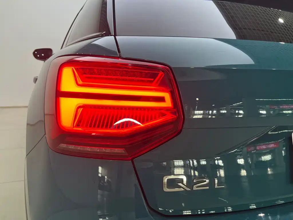 Audi Q2L 2019 — фото 16
