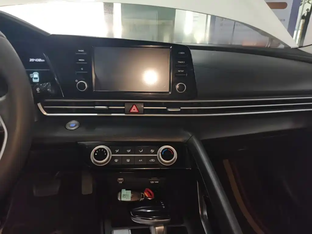 Hyundai Elantra 2023 — фото 13