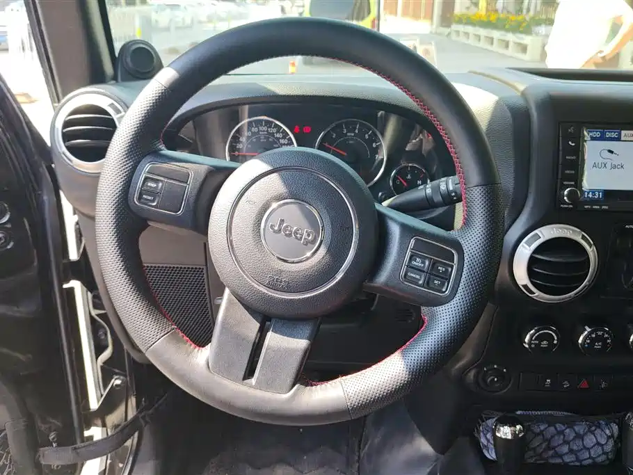 Jeep Wrangler 2014 — фото 15