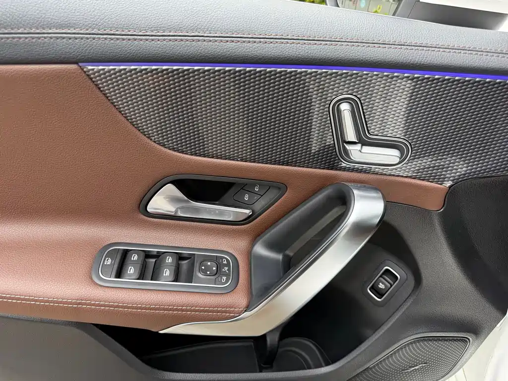 Mercedes-Benz A-Class 2019 — фото 18