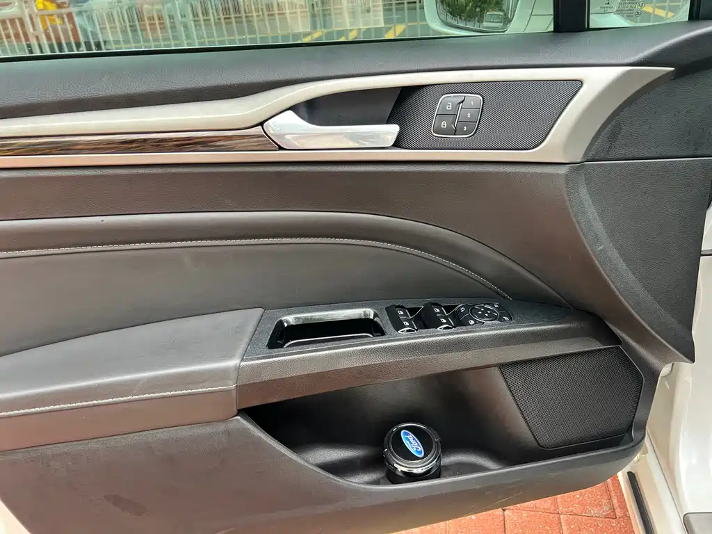 Ford Mondeo 2014 — фото 16