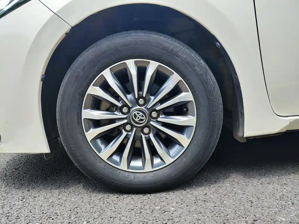 Toyota Corolla 2017 — фото 17
