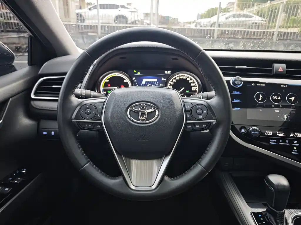 Toyota Camry 2021 — фото 10