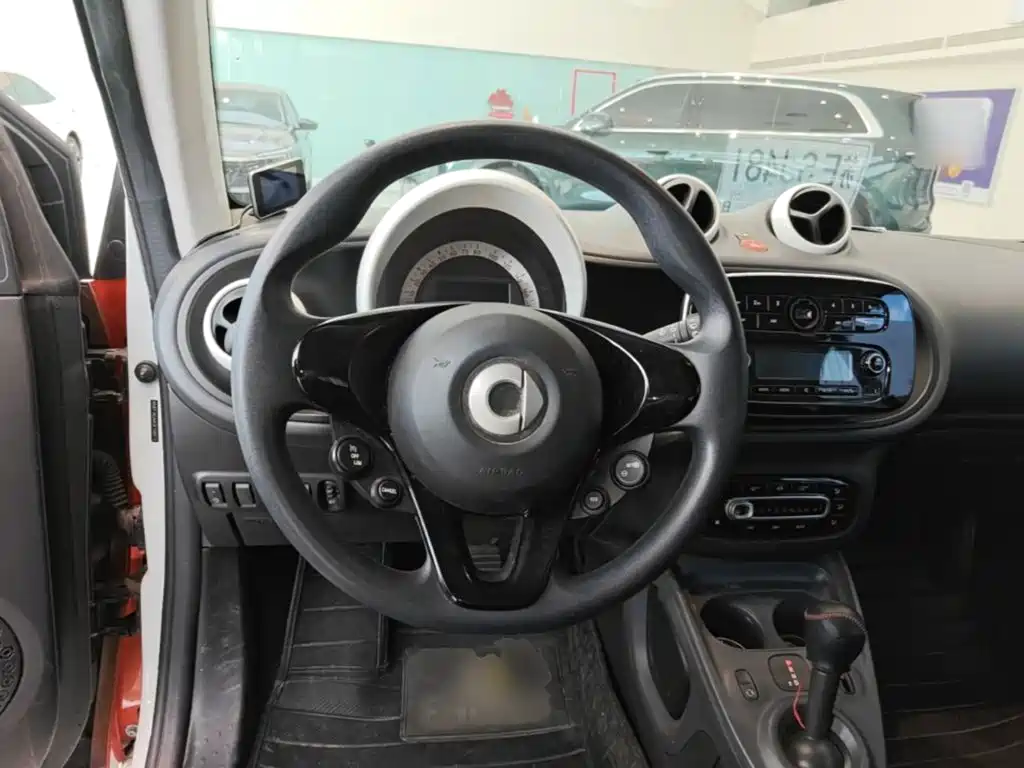 smart fortwo 2016 — фото 11