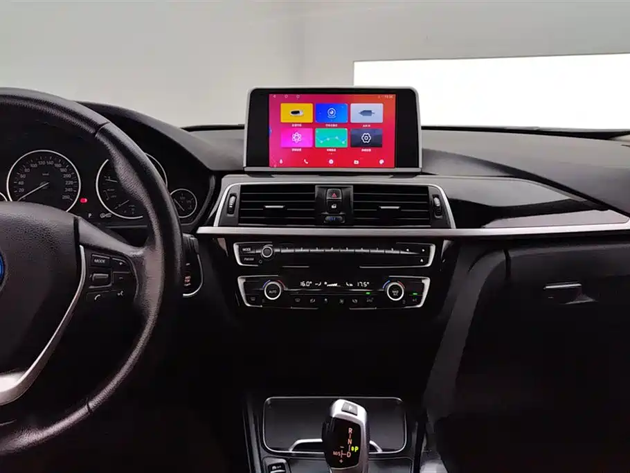 BMW 3 Series 2017 — фото 13