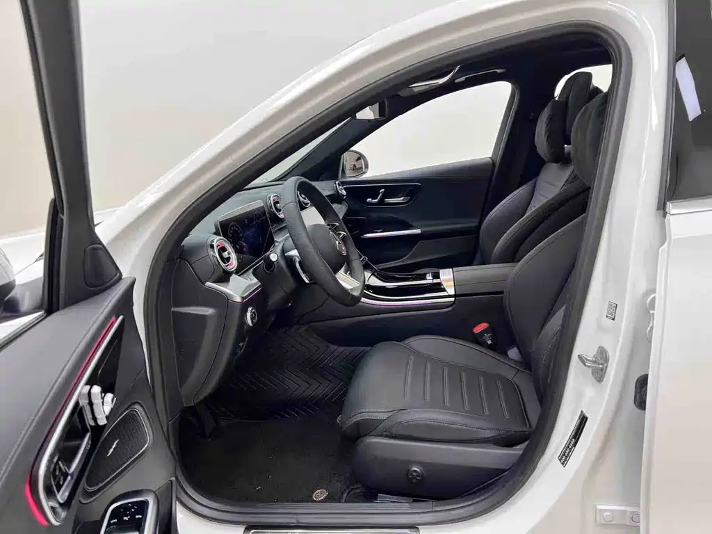 Mercedes-Benz C-Class 2024 — фото 11