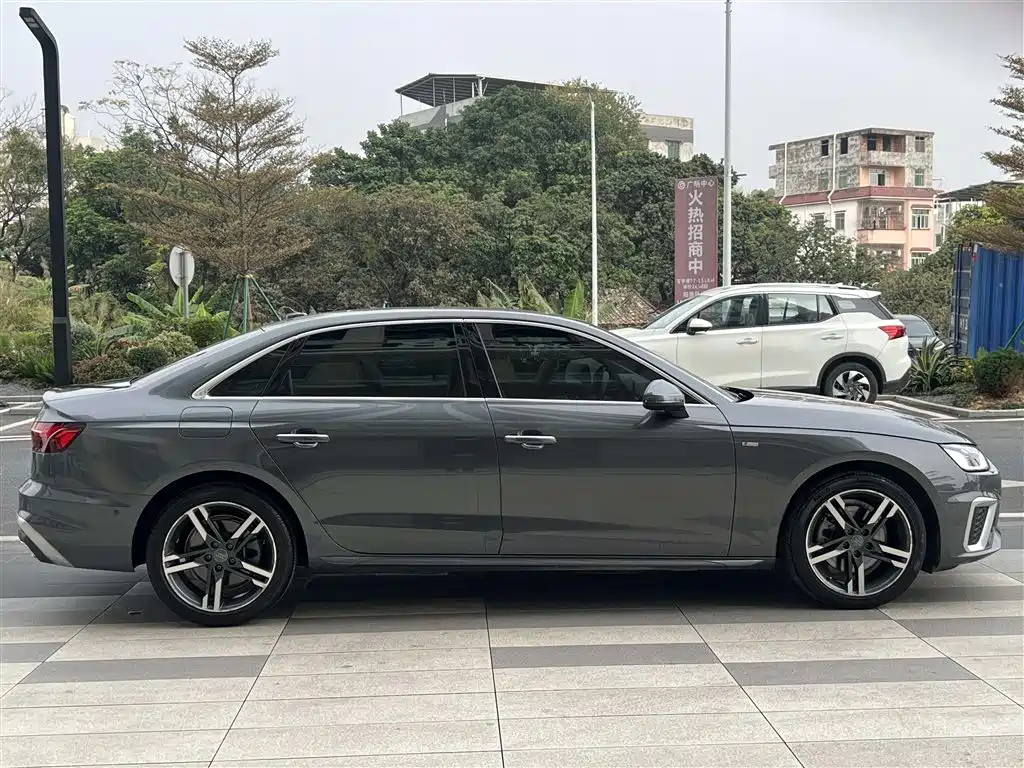 Audi A4L 2022 — фото 23