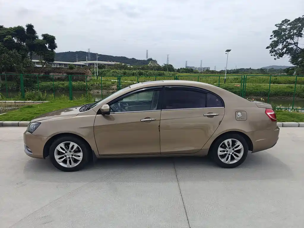 Geely Emgrand 2015 — фото 4
