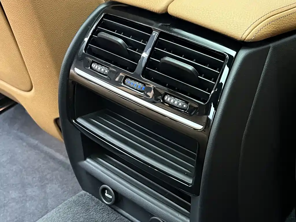 BMW 5 Series 2017 — фото 25