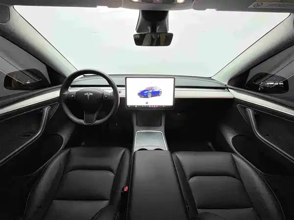Tesla Model Y 2024