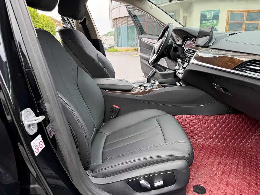 BMW 5 Series 2018 — фото 14