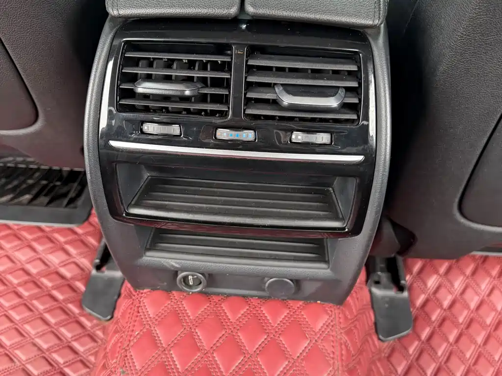 BMW 5 Series 2018 — фото 16