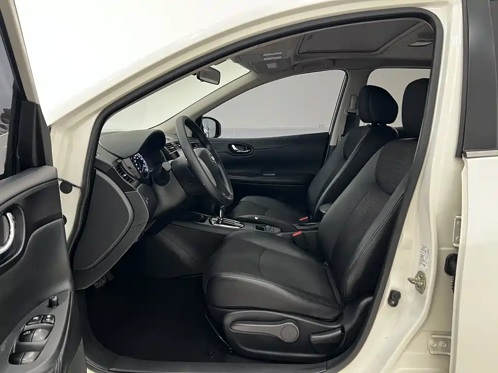 Nissan Tiida 2015 — фото 4