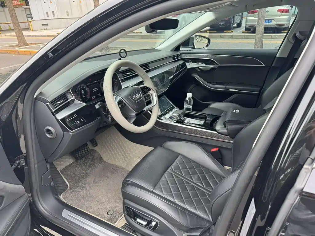 Audi A8 2023