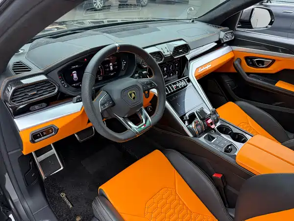 Lamborghini Urus 2021