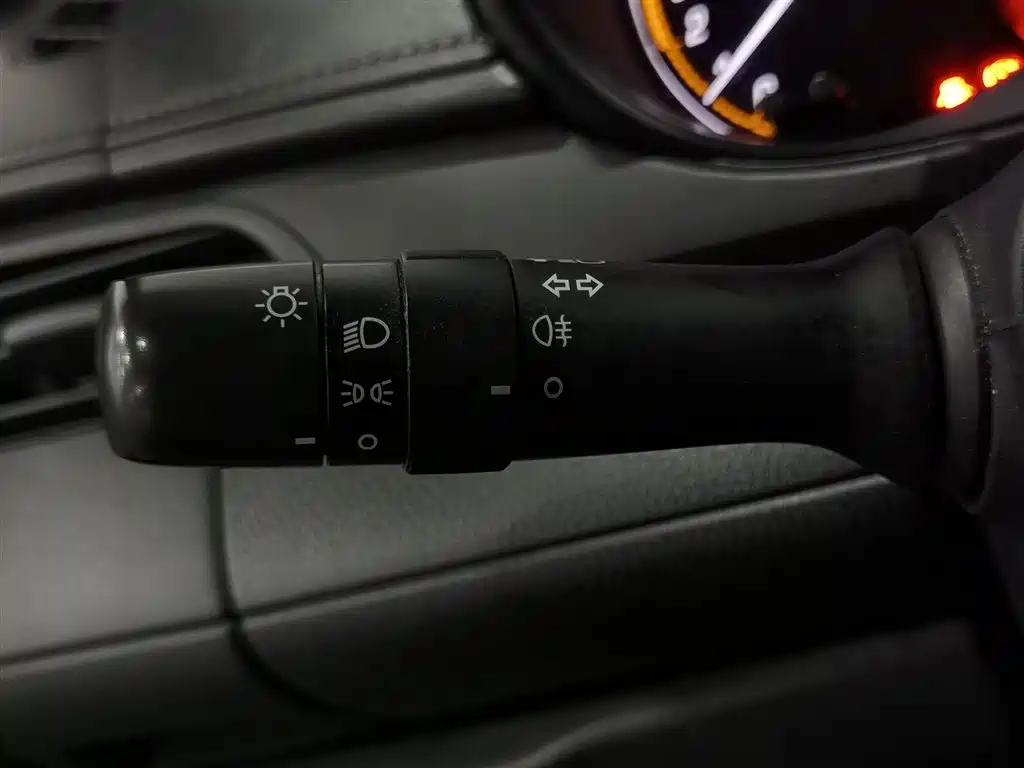 Toyota Yaris L 2022 — фото 21
