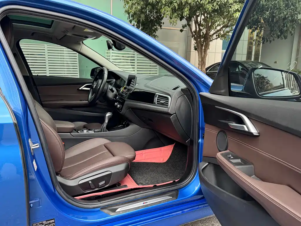 BMW 1 Series 2019 — фото 14