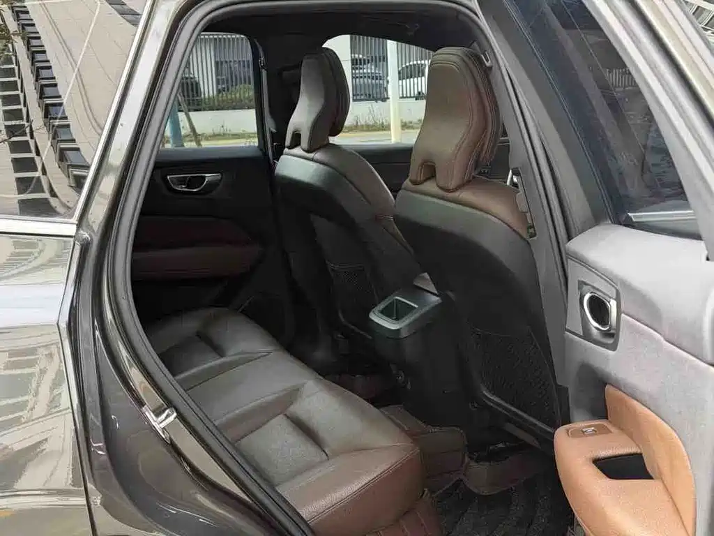 Volvo XC60 2022